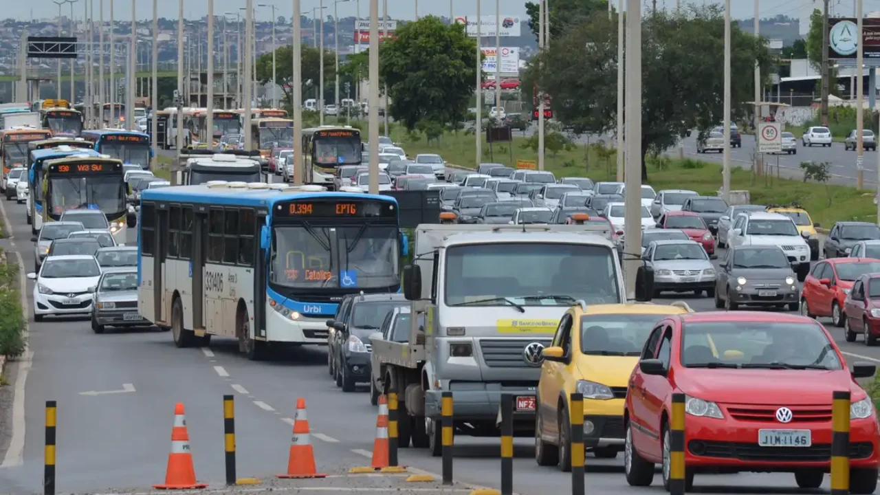 949501-transito congestionado-3