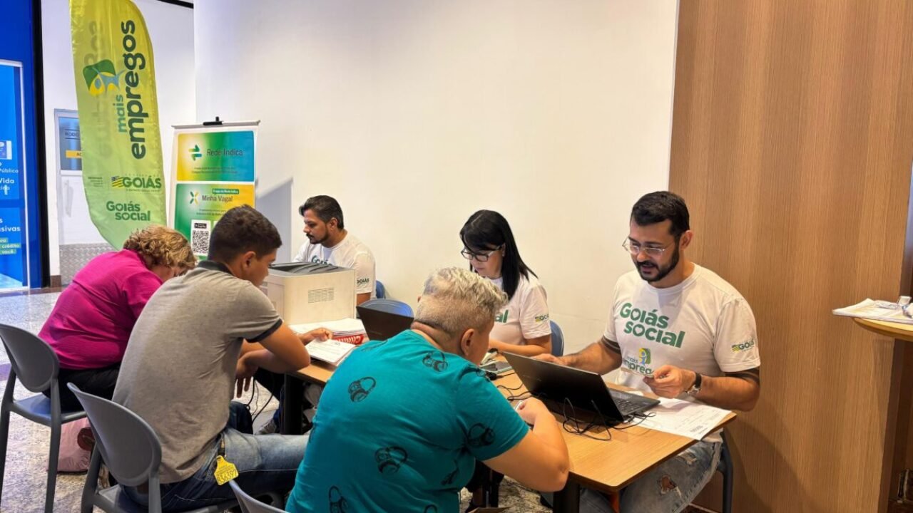 Feirao-de-Empregos_Retomada-1215x911