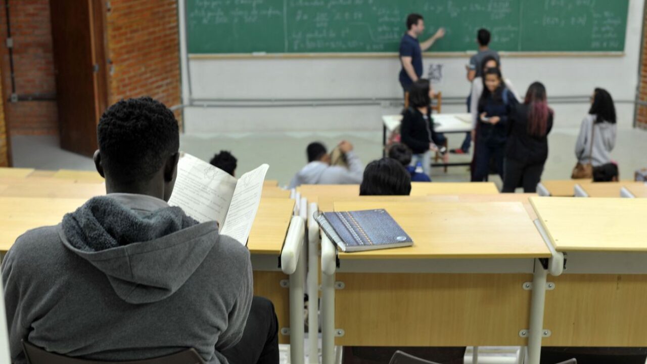 UnB foi a primeira universidade federal a adotar sistema de cotas raciais


UnB reserva vagas para negros desde o vestibular de 2004


Percentual de negros com diploma cresceu quase quatro vezes desde 2000, segundo IBGE