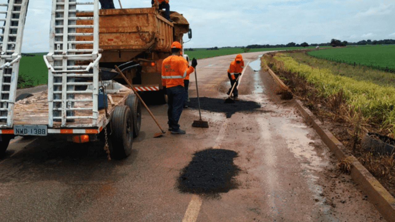 Goinfra-equipes-trabalhando-em-rodovia1