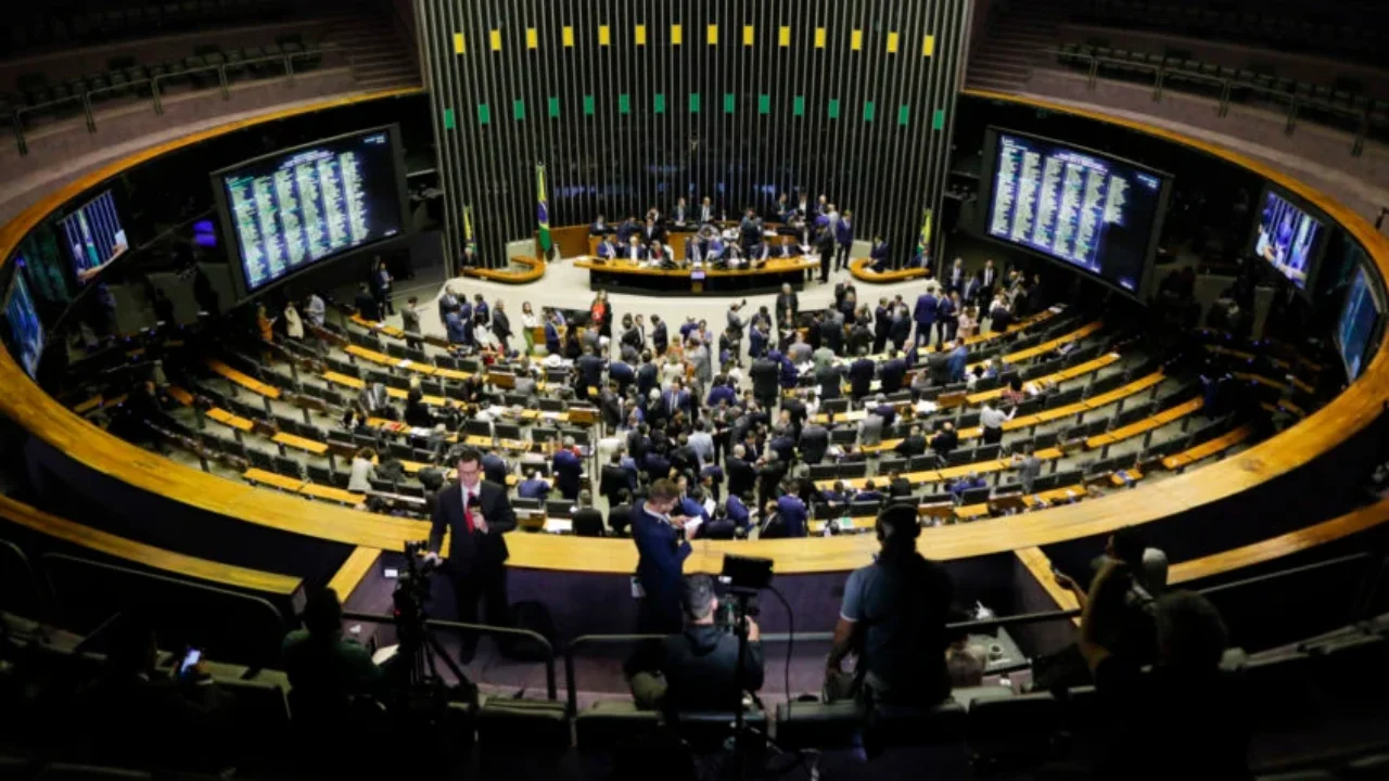 Plenario-CamaraDosDeputados-ReformaTributaria-224-848x477-1