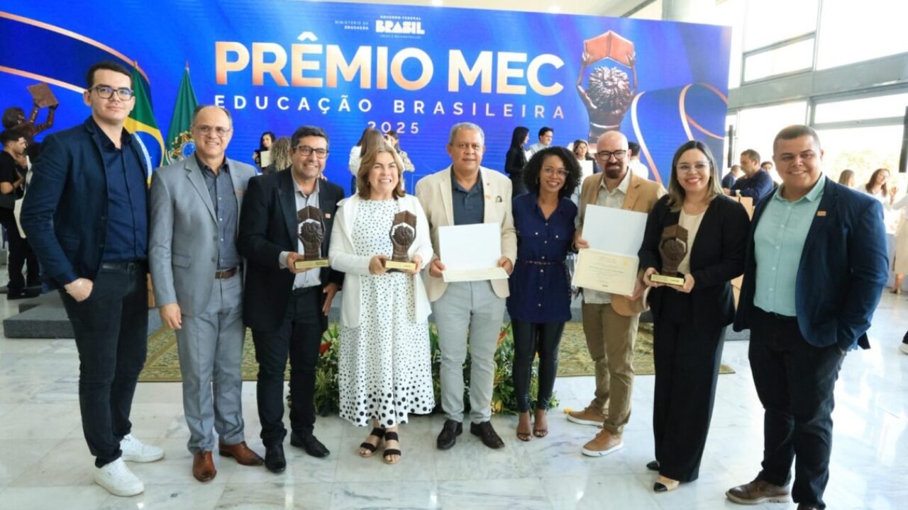 SEDUC_REDE_ESTADUAL_DE_EDUCACAO_EM_GOIAS_PREMIADA_COMO_A_MELHOR_DO_PAIS-1215x809