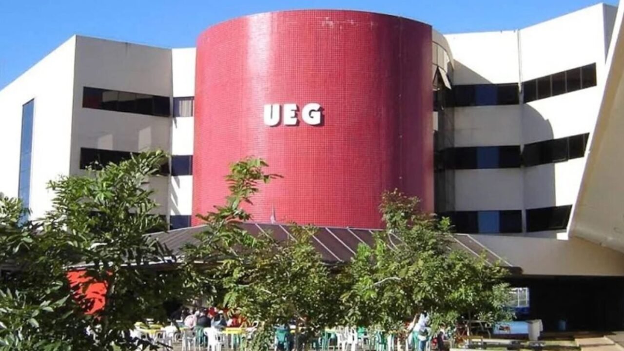 UEG-FACHADA-EXTERNA-DA-SEDE-DE-ANAPOLIS-1-1200x600-c-default