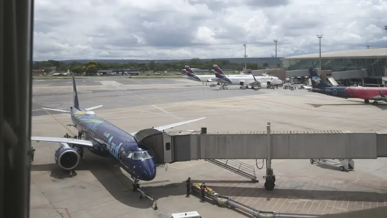 _aeroporto_internacional_de_brasilia1912223001