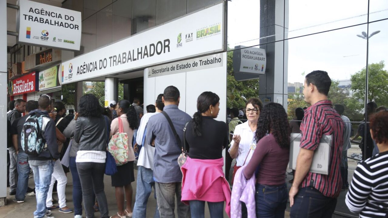 Brasília - Ministério do Trabalho promove ações, em homenagem ao Dia D de Inclusão de Pessoas com Deficiência, em diversas cidades do país com o objetivo de inseri-los no mercado de Trabalho (José Cruz/Agência Brasil)