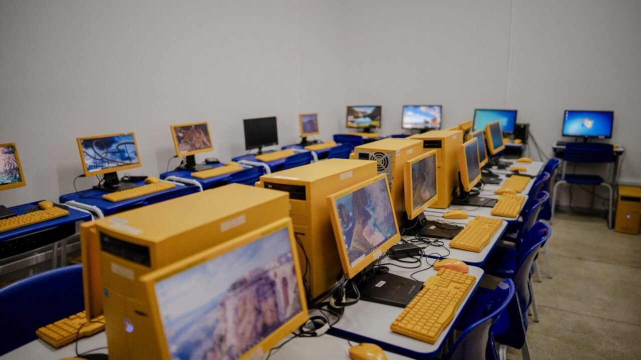 b5b079a1-1c65-47d8-b02b-ce8e801d2cfb