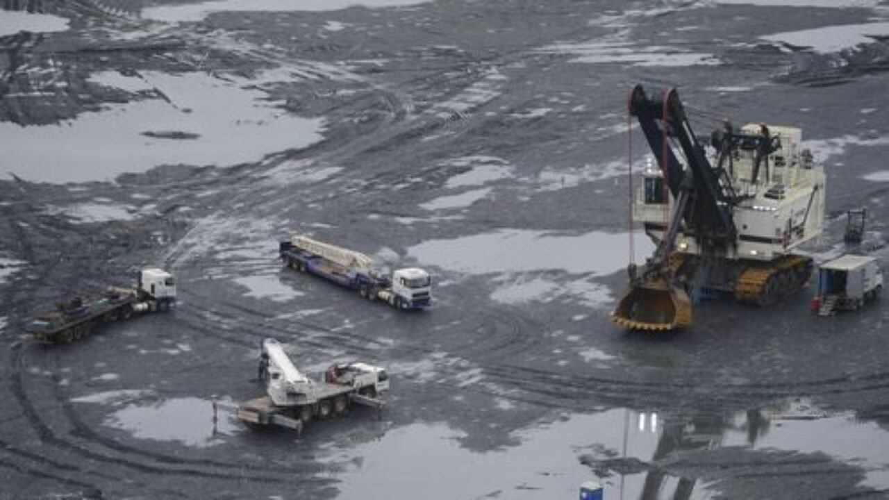 A mineração no chamado Morro do Ouro, liderada pela empresa canadense Kinross Gold Corporation, representa a principal atividade industrial para a geração de emprego e renda na região (José Cruz/Agência Brasil)