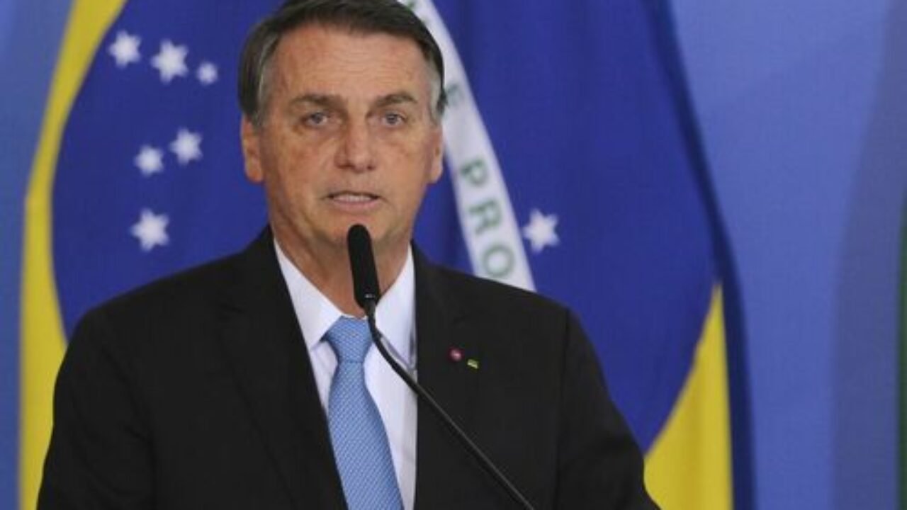 O presidente Jair Bolsonaro, participa de cerimônia de cumprimentos aos oficiais-generais promovidos