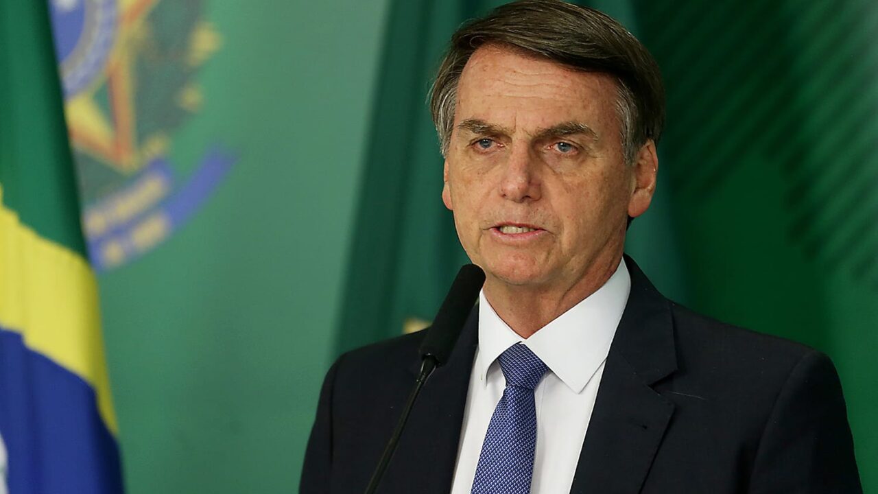 DF - BARRAGEM/BOLSONARO/PRONUNCIAMENTO - POLÍTICA - O presidente da República, Jair Bolsonaro (PSL), durante o pronunciamento sobre o   rompimento da barragem de Brumadinho, no Palácio do Planalto, em Brasília (DF), nesta   sexta-feira (25). Bolsonaro confirmou que irá a Minas Gerais neste sábado para avaliar a   situação do local, após o rompimento de três barragens e onde há pelo menos 300   desaparecidos.       25/01/2019 - Foto: ERNESTO RODRIGUES/ESTADÃO CONTEÚDO