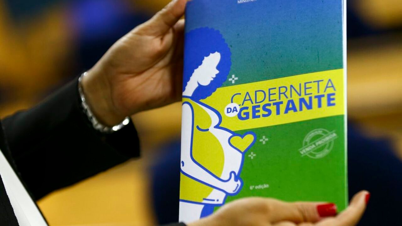 Ministério da Saúde lança a nova Caderneta da Gestante.