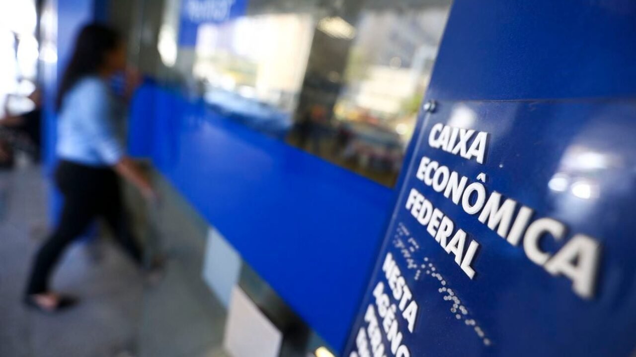 Caixa Econômica Federal inicia hoje (13) a liberação do saque de até R$ 500 em contas do Fundo de Garantia do Tempo de Serviço (FGTS).
