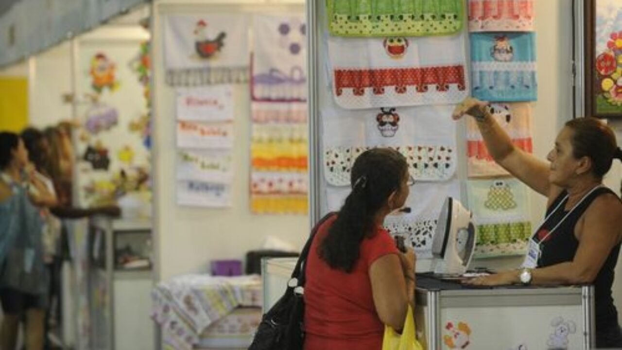 Rio de Janeiro - Feira de capacitação em artesanato Rio Artes Manuais, no Centro de Convenções SulAmérica, no bairro do Estácio, oferece oficinais de novas técnicas artesanais (Fernando Frazão/Agência Brasil)