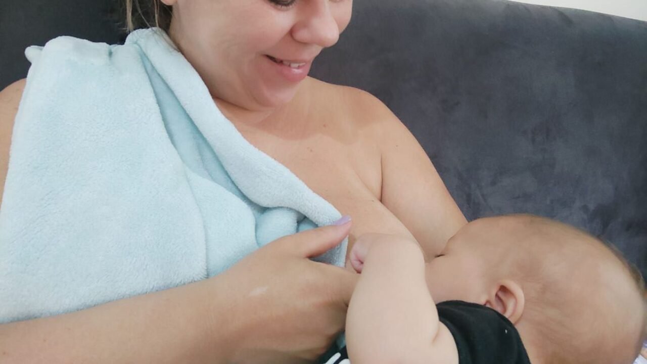 Eu, Priscila Gomes Nóbrega, RG sob número 12689413-8, autorizo o uso da minha imagem e do meu filho Davi Henrique Nóbrega, de minha autoria pela Agência Brasil.Agosto Dourado: amamentação ajuda a prevenir câncer de mama e outras doenças