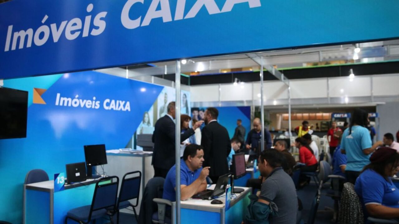 Feirão da Casa Própria da Caixa, em Brasília. O feirão ocorre até domingo (27) nas cidades de Brasília, Belém, Campinas, São Paulo, Curitiba, Florianópolis, Fortaleza e Recife.